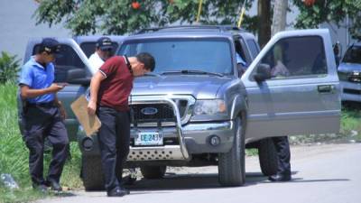 El carro con el cadáver fue dejado en la calle.