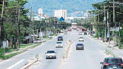 Vialidad. Más de 300,000 carros y motos están registrados en San Pedro Sula. Foto: José Cantarero