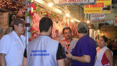 Inspectores de la Dirección de Protección al Consumidor realizan operativos en mercados.