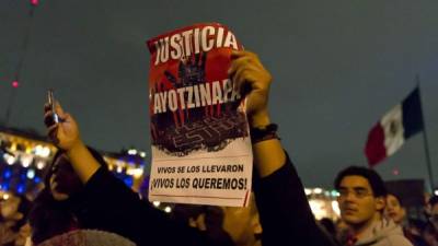 Familiares de los estudiantes mexicanos no se resignan a que estén muertos y exigen que los encuentren vivos.