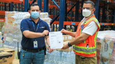 La donación, equivalente a 4,194 Kilos, fue entregada en el Centro de Distribución de San Pedro Sula a las autoridades de Copeco.