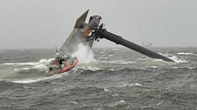 Seis personas fueron rescatadas tras el naufragio de un barco de carga en la costa de Luisiana./AFP.