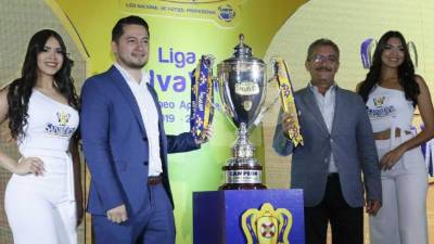 En un evento sencillo y colorido, la Copa SalvaVida fue presentada a los medios de comunicación. Foto Edwin Romero.