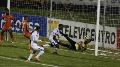 Kevin Álvarez se encargó de anotar el gol de la victoria del Olimpia.