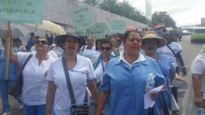 La protesta de las enfermeras en las inmediaciones del bulevar Morazán en Tegucigalpa. Foto cortesía Hoy Mismo.