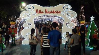 El Progreso comenzó a brillar con su villa navideña.