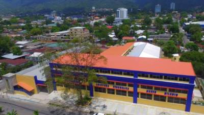 Formación. Edificio de la Ucenm en San Pedro Sula.