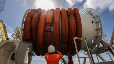 La tendencia deriva debido a que el WTI llegó a costar 10 dólares en semanas pasadas. Imagen de archivo EFE