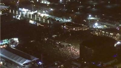 Captura de video que muestra una vista general de los asistentes a un concierto de música country mientras corren para buscar refugio durante el tiroteo indiscriminado registrado la pasada noche en Las Vegas, Estados Unidos.