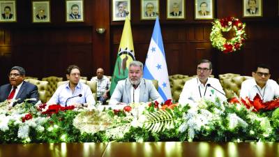 <b>La conferencia se realizó en el salón consistorial donde presentaron el informe de auditoría.</b>