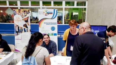 La Expobecas es un espacio abierto también a estudiantes de educación media.