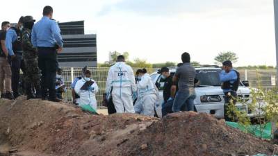 Los cuerpos fueron levantados por personal de Medicina Forense y llevados a la morgue.