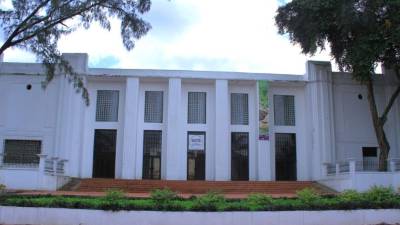 La fachada fue pintada por autoridades de la Municipalidad. Foto: Cristina Santos