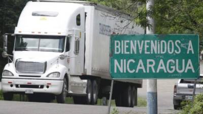 El conflicto impide el tránsito de camiones entre las fronteras de ambos países.