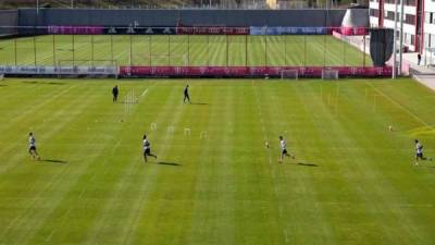 Entrenamiento del Bayern Múnich con medidas de seguridad. Foto fcbayern.com