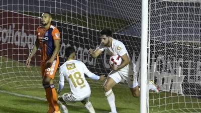 El Comunicaciones venció 4-2 al New York City, pero fue eliminado por el gol de visitante. Foto AFP.