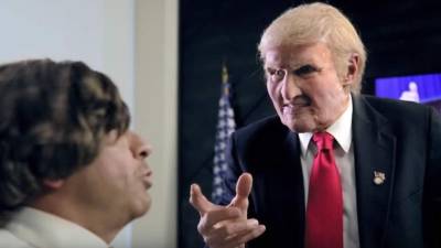 El comediante mexicano Eugenio Derbez se 'enfrentó' al político y millonario estadounidense, Donald Trump.