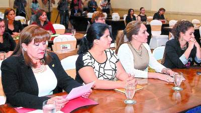 Las diputadas han suscrito un pronunciamiento en el cual repudian los actos de discriminación política.