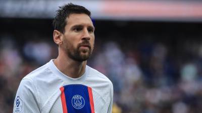 Lionel Messi finaliza su contrato con el París Saint-Germain en el 2023 y en el cuadro parisino ya intentan convencerle para retenerlo. Sin embargo, medios internacionales han revelado algunas razones que hacen dudar al crack argentino.