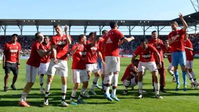 Los jugadores del Bayern Múnich celebrando la victoria y el título en campo ajeno. Foto AFP