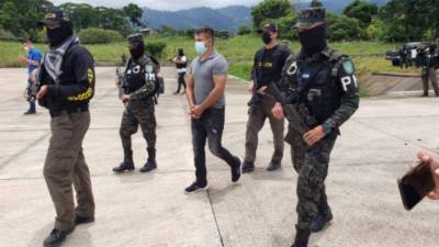 Agentes capturaron a alias Teto en sus lujosa mansión en El Paraíso, Copán, la cual resalta en videos de la red social Tik Tok.