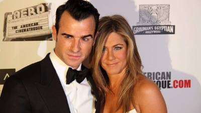 Jennifer Aniston junto a su prometido Justin Theroux.