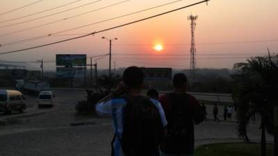 En San Pedro Sula, el sol no es penetrante por el humo, pero el calor ronda los 38 grados.