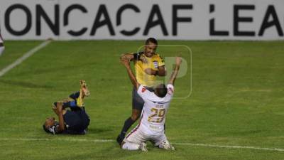 Germán Mejía y su reclamo antes de ver la tarjeta roja.