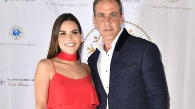 Karina Banda y Carlos Ponce iniciaron el año comprometiéndose en matrimonio.