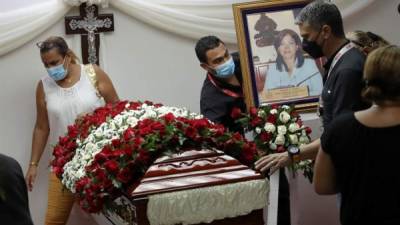 El cuerpo de la lideresa del Partido Liberal fue velado en Tegucigalpa por familiares, amigos y correligionarios.