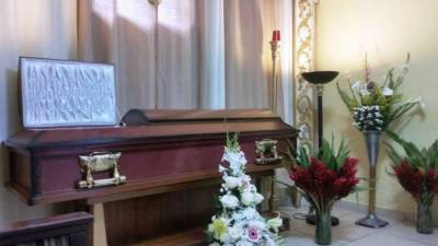 El féretro con los restos mortales del periodista Edilberto Mejía Chirinos.