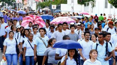 La marcha del Día Internacional de la Alfabetización fue masiva en San Pedro Sula pese a la desorganización que hubo, al extremo que no todos pudieron estar en los actos principales.