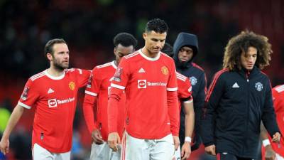 CR7 y el resto de jugadores del Manchester United salieron decepcionados tras la ridícula eliminación.