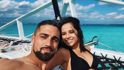 Sebastián y Becky G hacen cuarentena en familia.