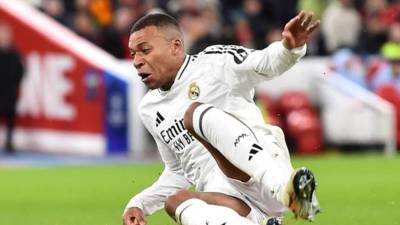 Kylian Mbappé tuvo un juego para el olvido en Anfield.