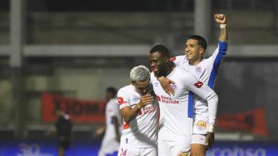 Olimpia no tiene rival: Con diez jugadores descarrilló al Real España