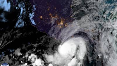 El huracán dejará fuertes lluvias en el sur de México y se espera que sus remanentes impacten Florida en unos días.