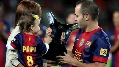 El pequeño, que nació en Barcelona durante la tarde del domingo, ha llenado de felicidad a sus padres, igual que lo hizo su primera hija, Valeria.