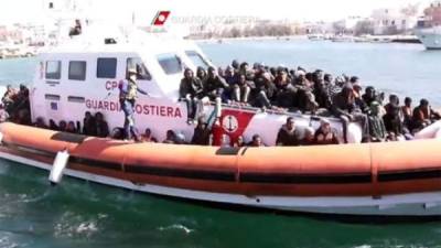 Las autoridades italianas se sienten abrumadas ante la continua llegada de inmigrantes.