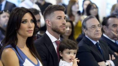 Florentino Pérez junto a Sergio Ramos en la conferencia de prensa.