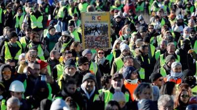 Protestas de los chalecos amarillos hoy en Nimes, Francia. EFE