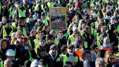 Protestas de los chalecos amarillos hoy en Nimes, Francia. EFE