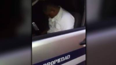 Se desconoce la identidad del empleado y el lugar donde ocurrió el penoso hecho.