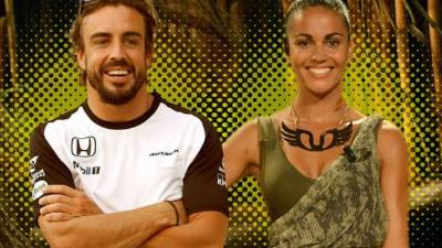 Fernando Alonso ha realizado un viaje secreto para ver a su novia Lara Álvarez.