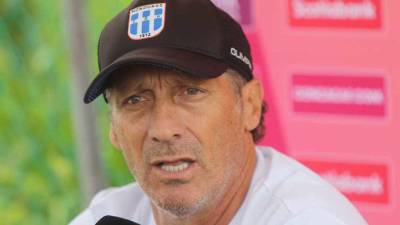 Pedro Troglio en la conferencia de prensa brindada este lunes.