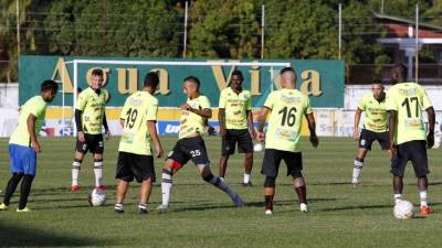 El plantel del Platense entrenando en el estadio Excélsior. Foto Delmer Martínez
