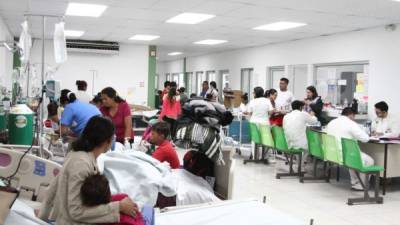 En la sala de dengue del Rivas los más afectados son menores.