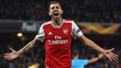Dani Ceballos jugará una temporada más en el Arsenal.