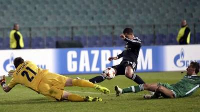 'Chicharito' Hernández falló ante el portero del Ludogorets, Vladislav Stoyanov.