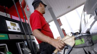 La gasolina regular se le aplica un incremento de 0.98 centavos por lo que su nuevo precio en será de 87.20 lempiras.